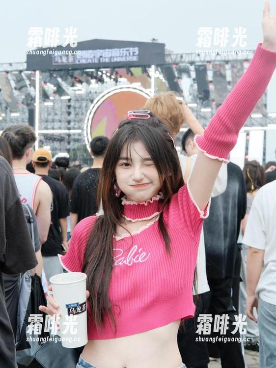 17吃瓜官网的入口真的是太诱人，怀疑它背后藏了多少料～