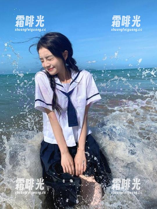 别眨眼！“51爆料网”发布：有位千金小姐在公园喂猫，结果喂出神仙男朋友了？！