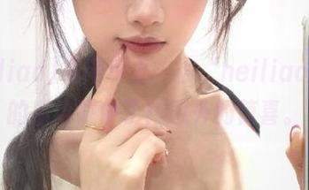 在网页上，被‘heiliao.su’的瓜给戳中了！意外的惊喜。