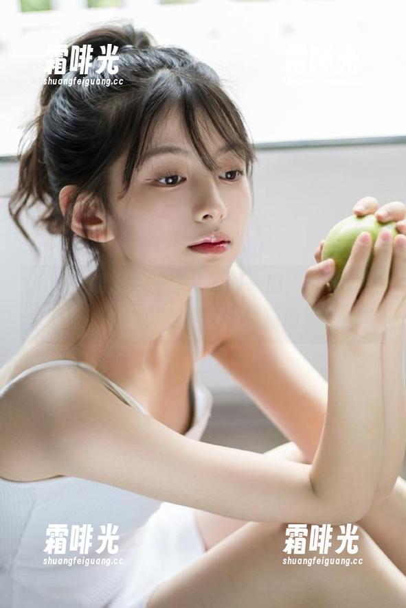 朋友圈里总是聊同一瓜，我要赶紧在hlw里的收藏中找点新话题！