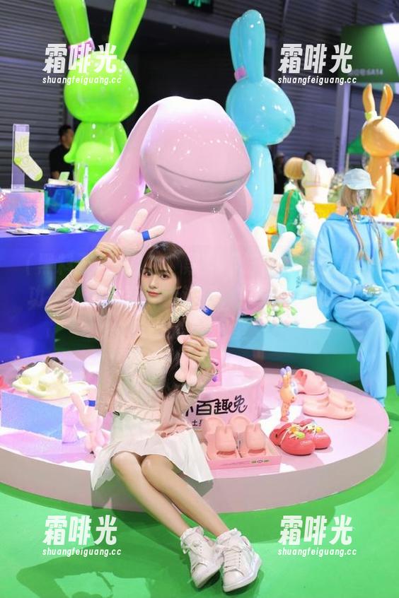 黑料不打烊 在“黑料不打烊”上登录成功,以为能打开传送门,结果还是掉进沙发的怀抱里