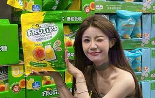 下载“黑料社”官网，瓜皮上天，瓜吃不断，手忙脚乱！