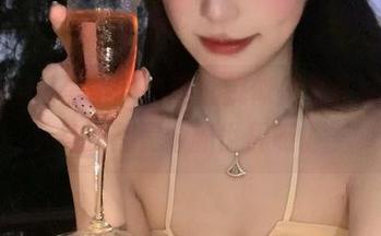 黑料网的网址貌似是个传送门，每次都是个新世界呀。