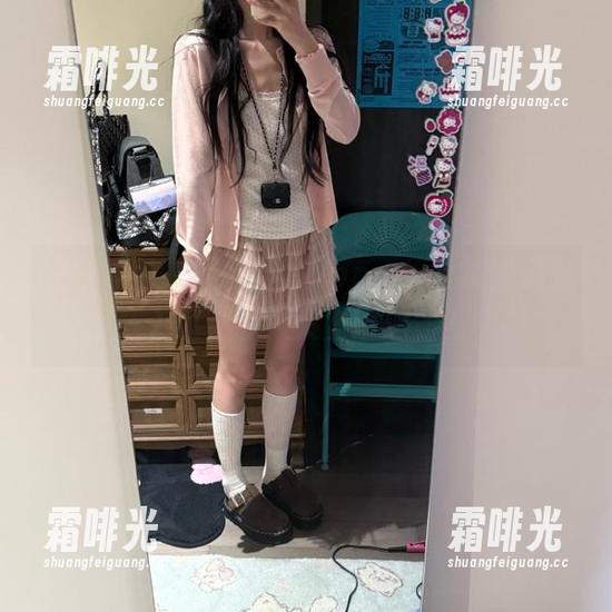 黑料网站 黑料网站app:无止境的八卦入口,今天又上班迟到?